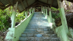 キャウッタロン・パゴダ Kyauk Ta Lone Pagoda Taung Mountain モーラミャイン Mawlamyine 長い階段 Stairs 写真 photo
