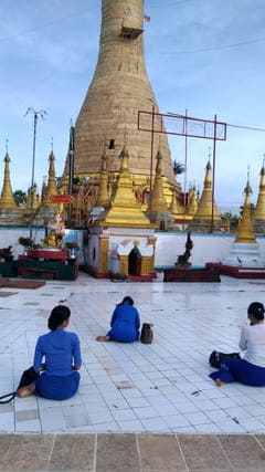 カンギーパゴダ Kan Gyi Pagoda in Mudon 写真 photo